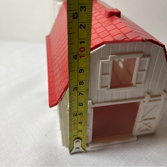 Plasticville Barn Kit with Red Roof. Model trains or any village accessory - Picture 6 of 7